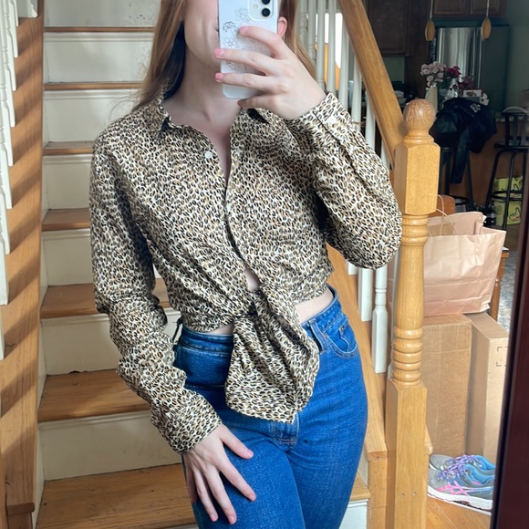 J. McLaughlin Leopard Print button down blouse - Picture 5 of 10